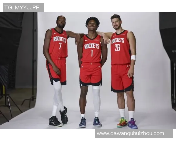 火箭队与魔术季前赛精彩对决展现新赛季球队实力与战术布局